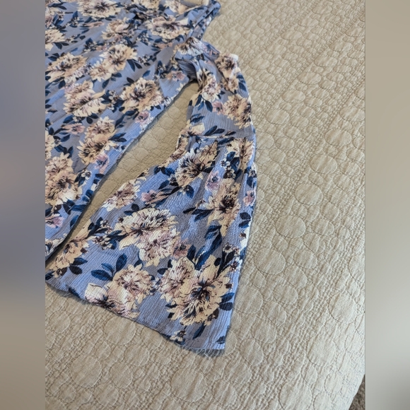 Women's open shoulder Charlotte Russe top XS - Picture 7 of 7